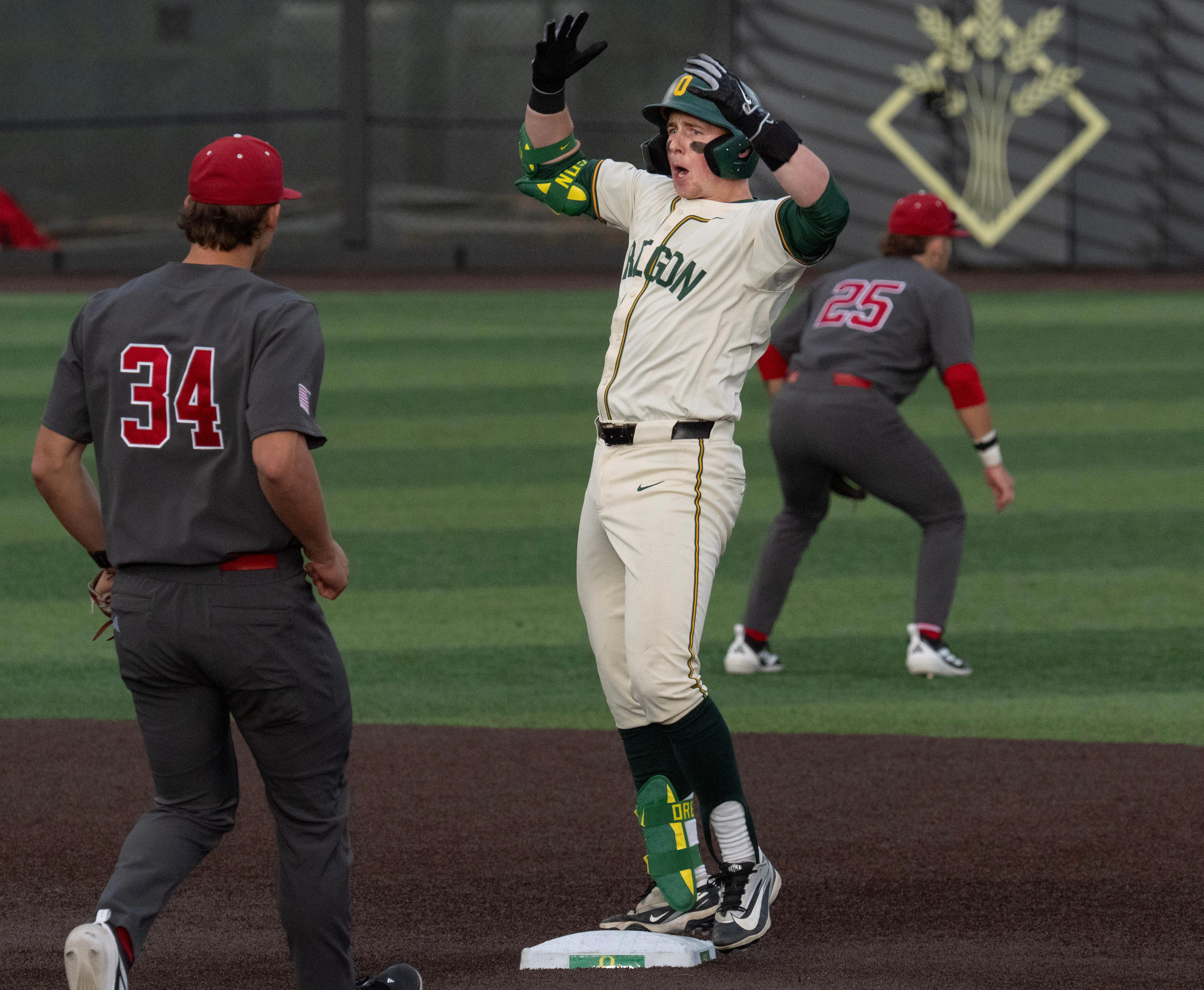'Definitely not the plan;' how a missed sign led to Oregon's walk-off win
