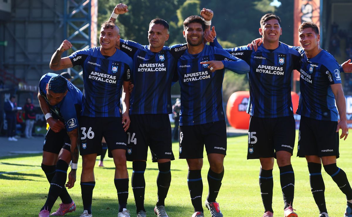 Tabla: Huachipato gana un polémico partido y le respira en la nuca a ...