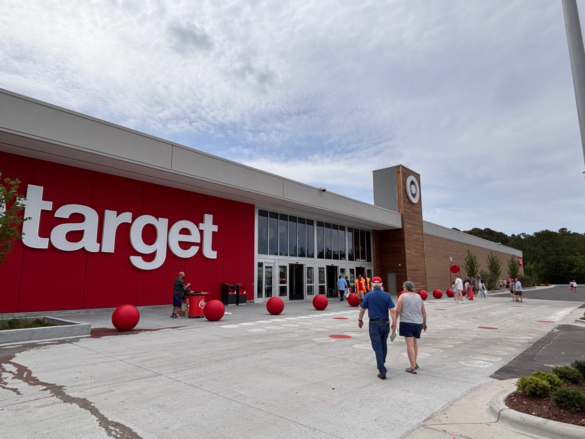 New Target in Wilmington opens doors to hundreds