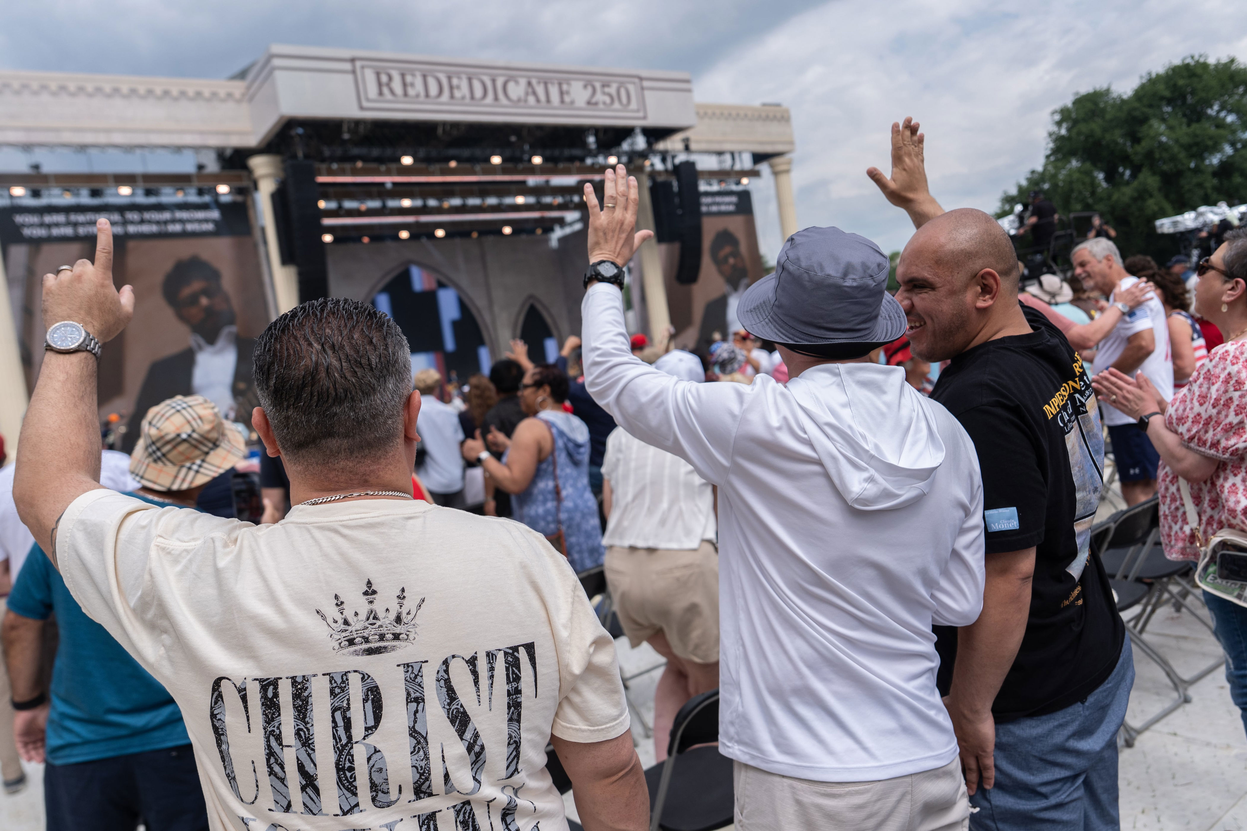 Thousands flock to the National Mall in Washington for an America ...