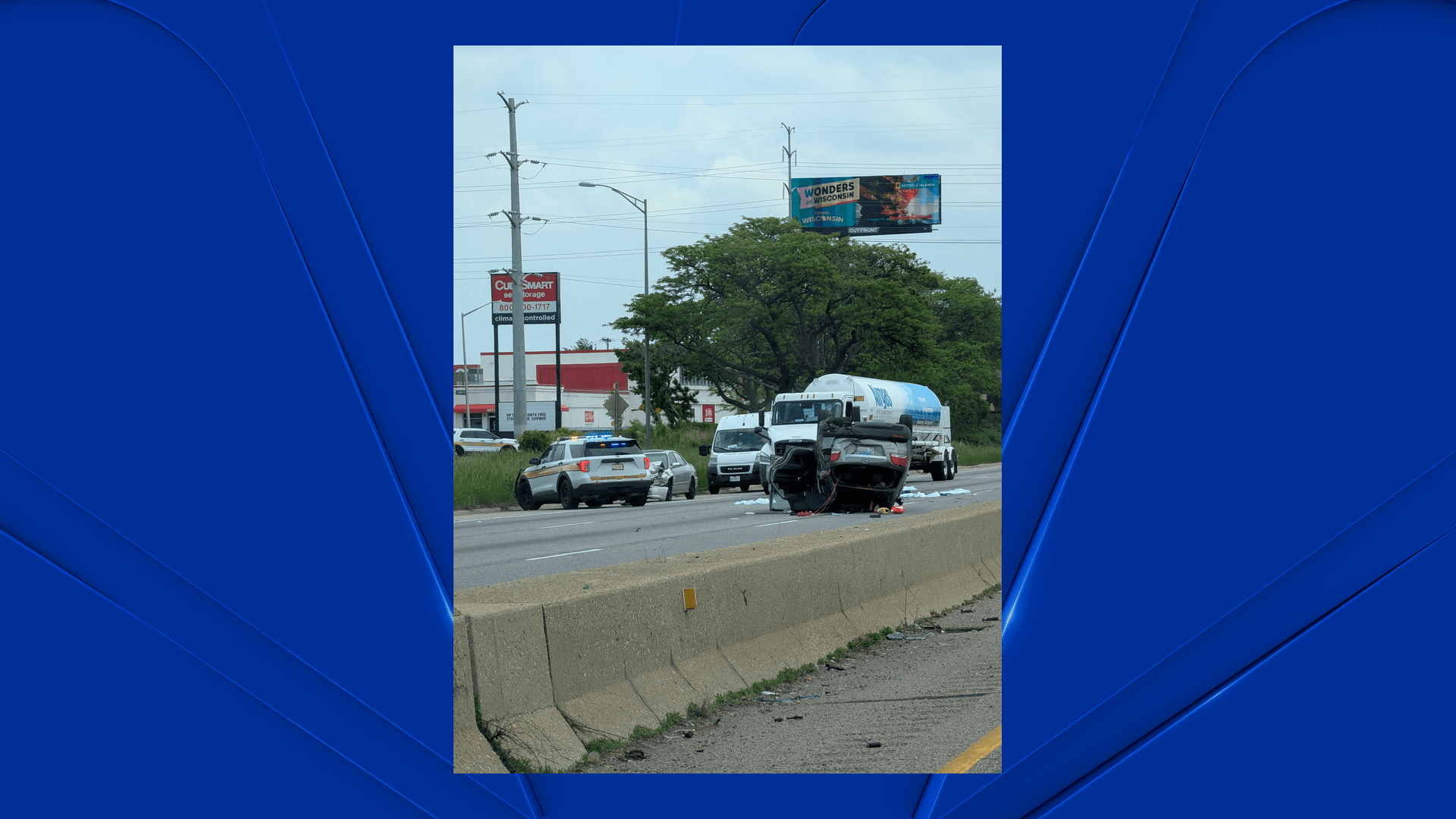 Multi-vehicle crash closes outbound Eisenhower Expressway in Chicago
