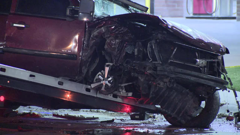 Crash in Pleasant Grove area of Dallas leaves one dead, another injured