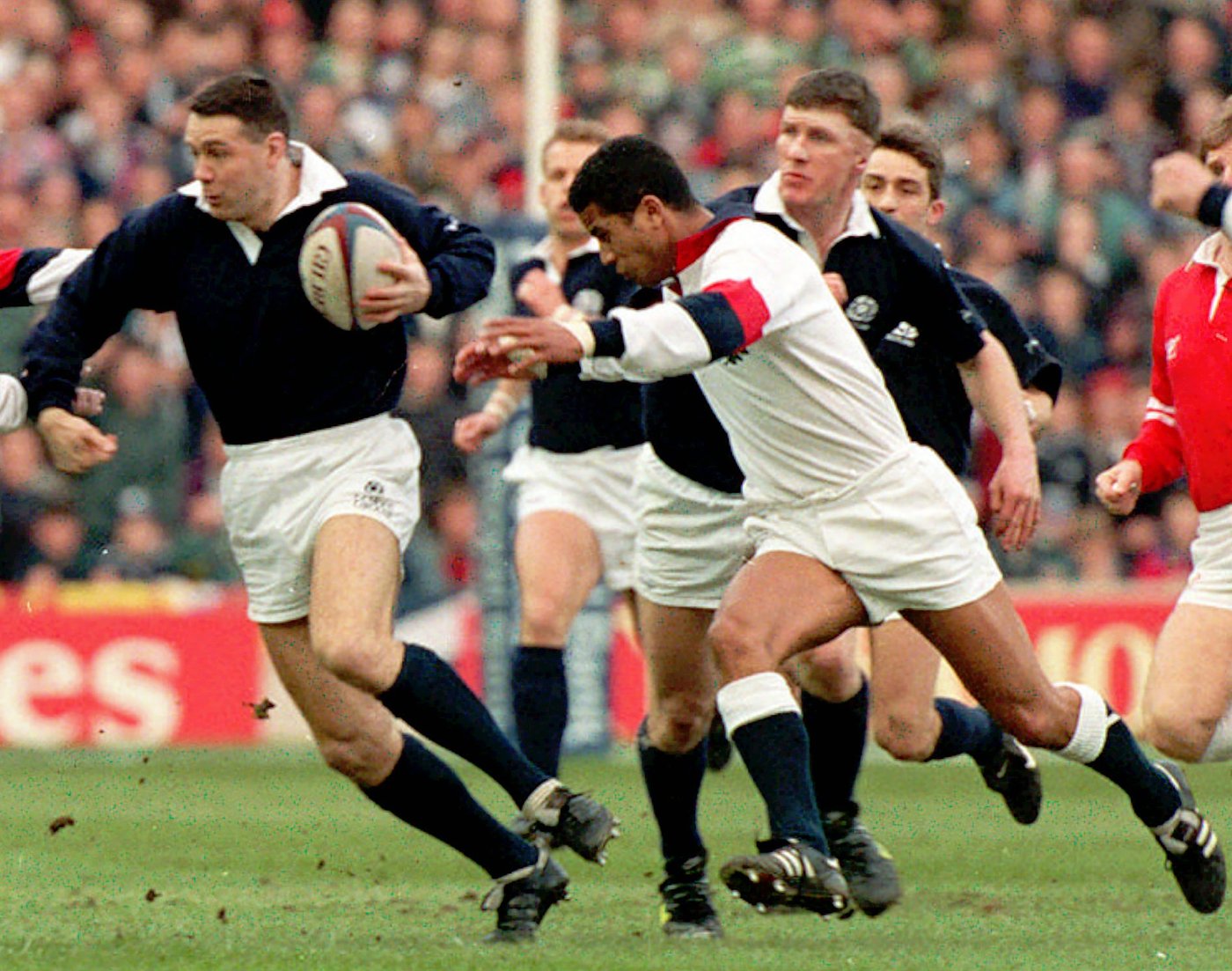 Scott Hastings, Scotland rugby great who played alongside his brother ...
