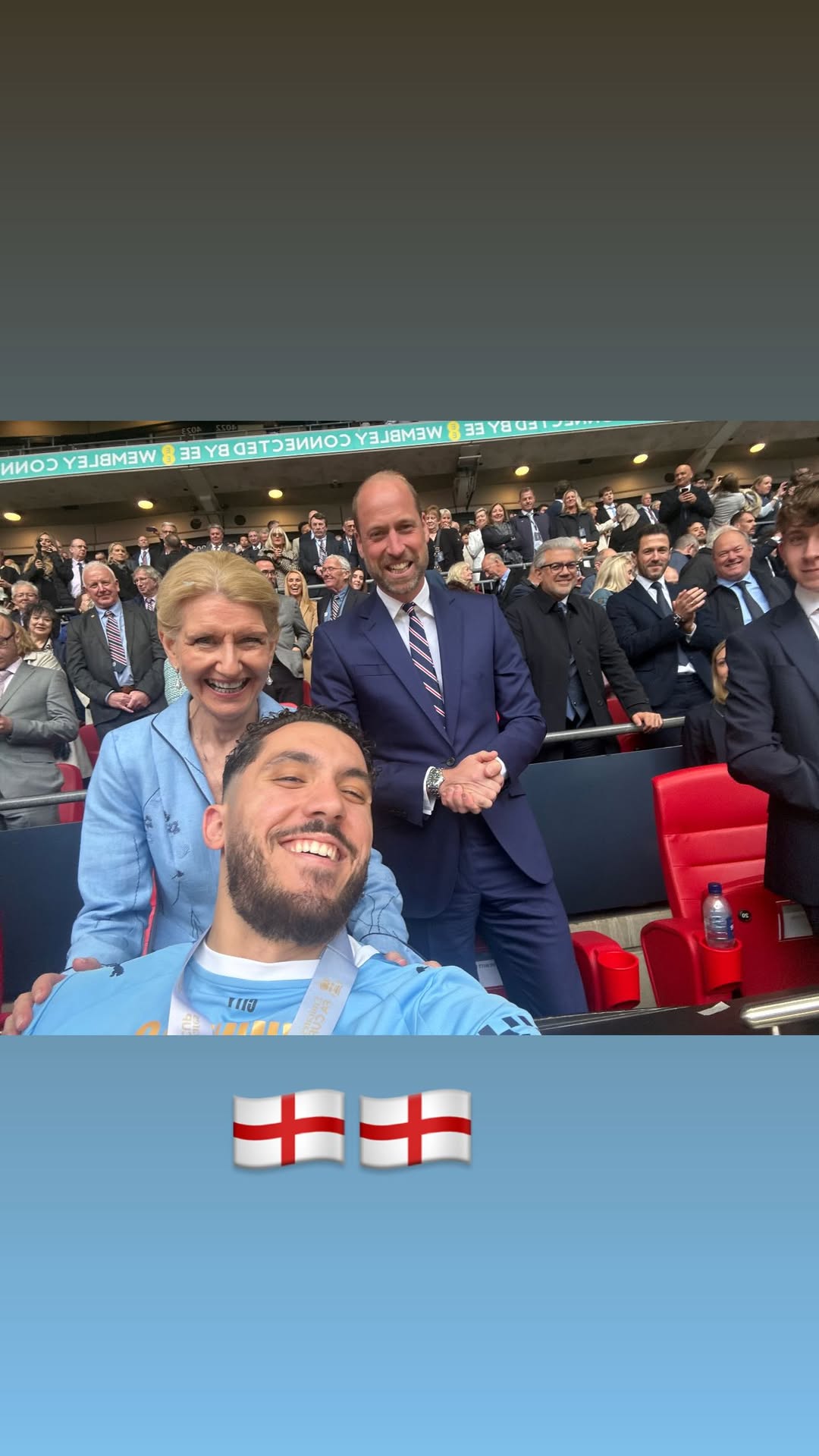 Royal fans have the funniest reactions to Prince William's shock selfie ...