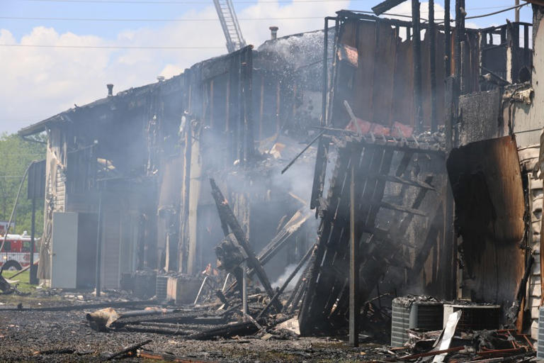 2 firefighters injured during apartment fire on the south side of ...