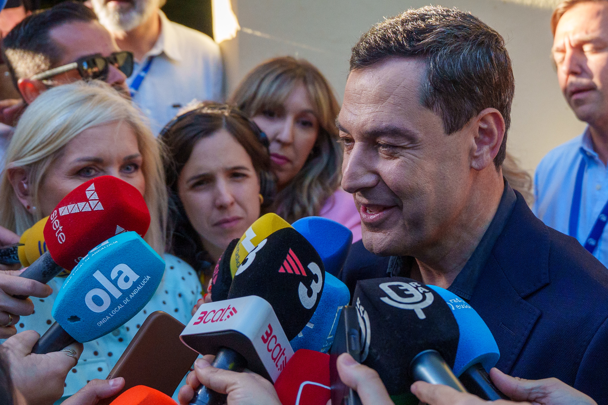El PP de Juanma Moreno gana las elecciones en Andalucía pero pierde la ...