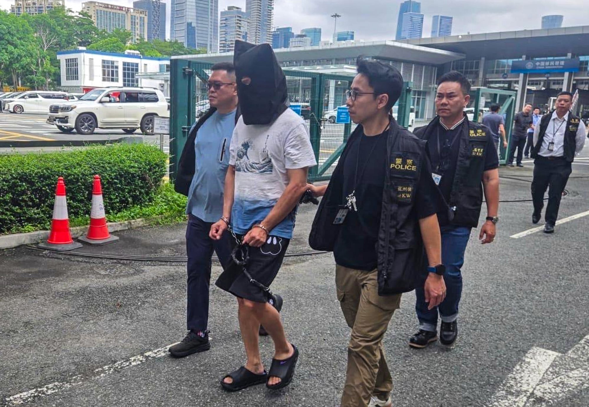 Hong Kong police to prosecute 7th suspect in 1999 murder, seeking 8th