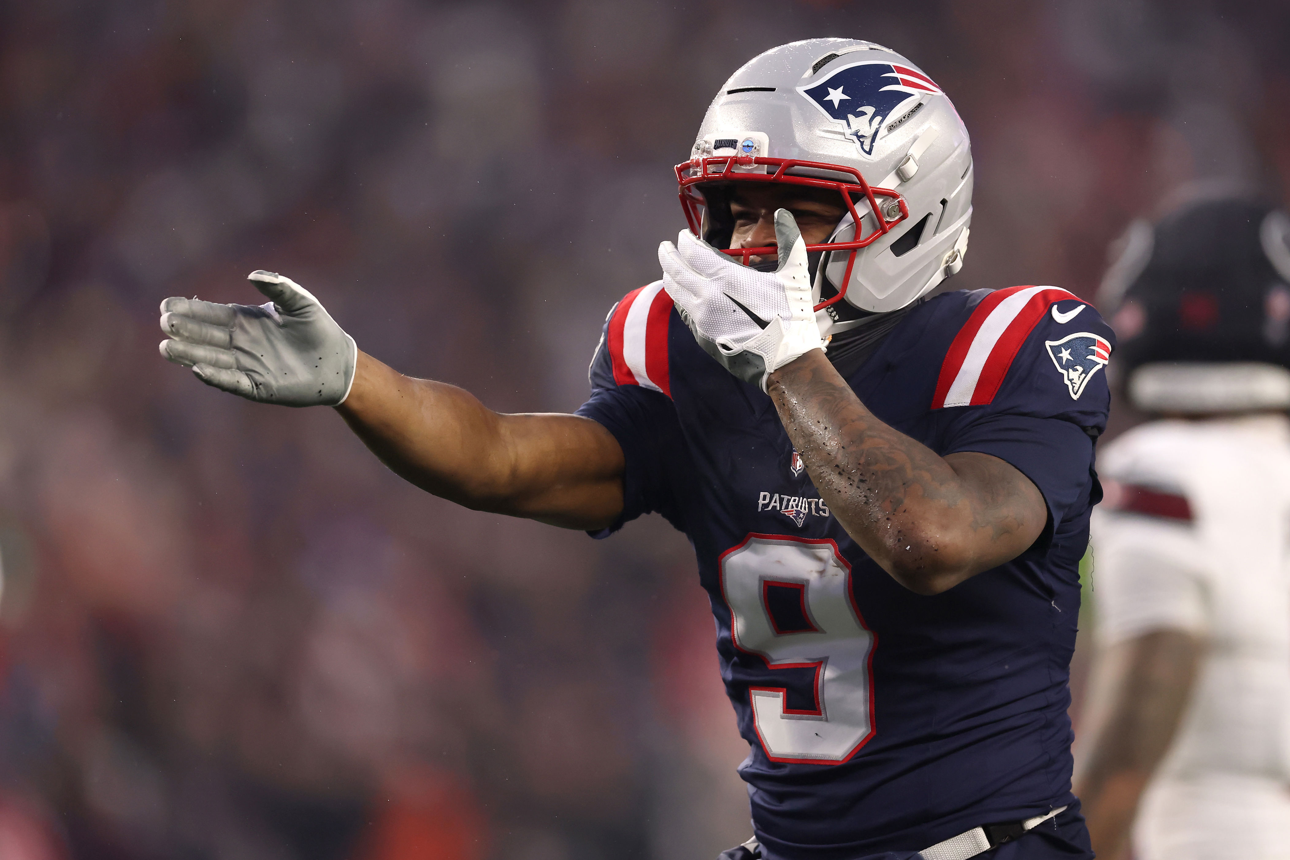 Patriots WR makes unfriendly team decision amid trade rumors
