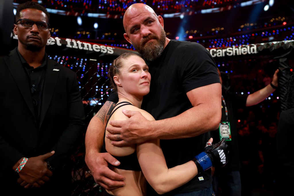 Ronda Rousey kisses husband Travis Browne after 17-second win: 'I wanna ...