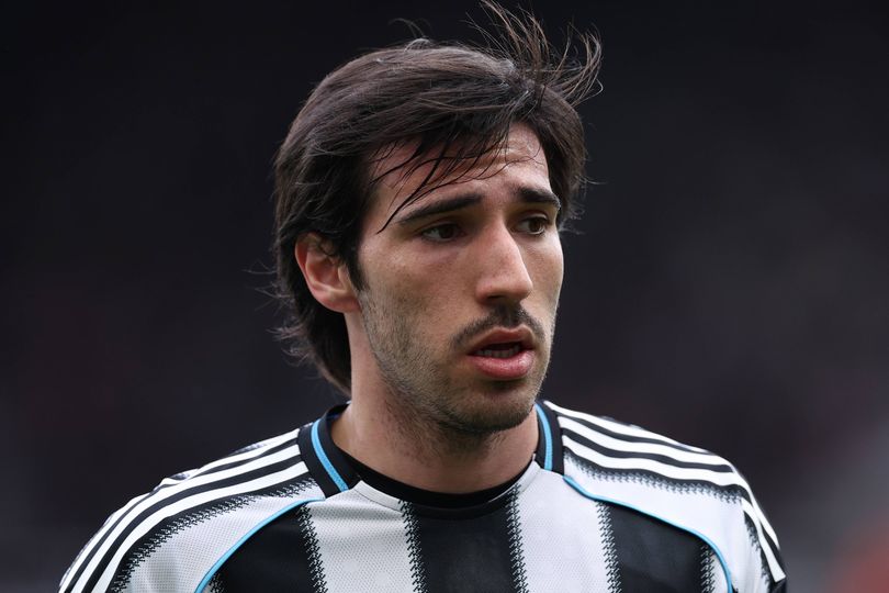 Man United latest: Record-breaking transfer on the table as Tonali put ...