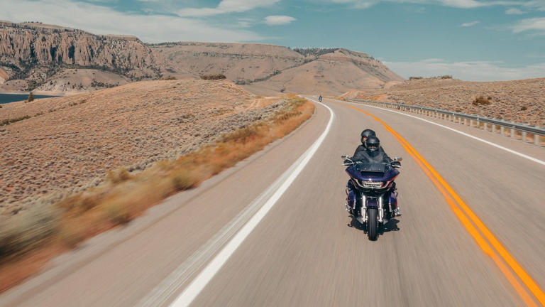 Harley-Davidson Road Glide Limited vs Indian Roadmaster: A touring bike ...