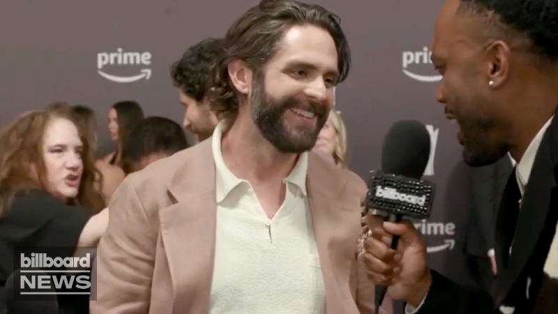 Thomas Rhett sings One Direction's 