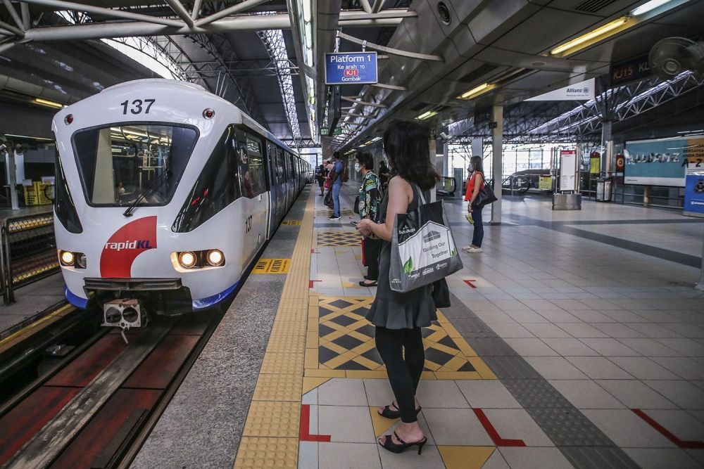 LRT disruption hits Kelana Jaya line during peak hour after train ...