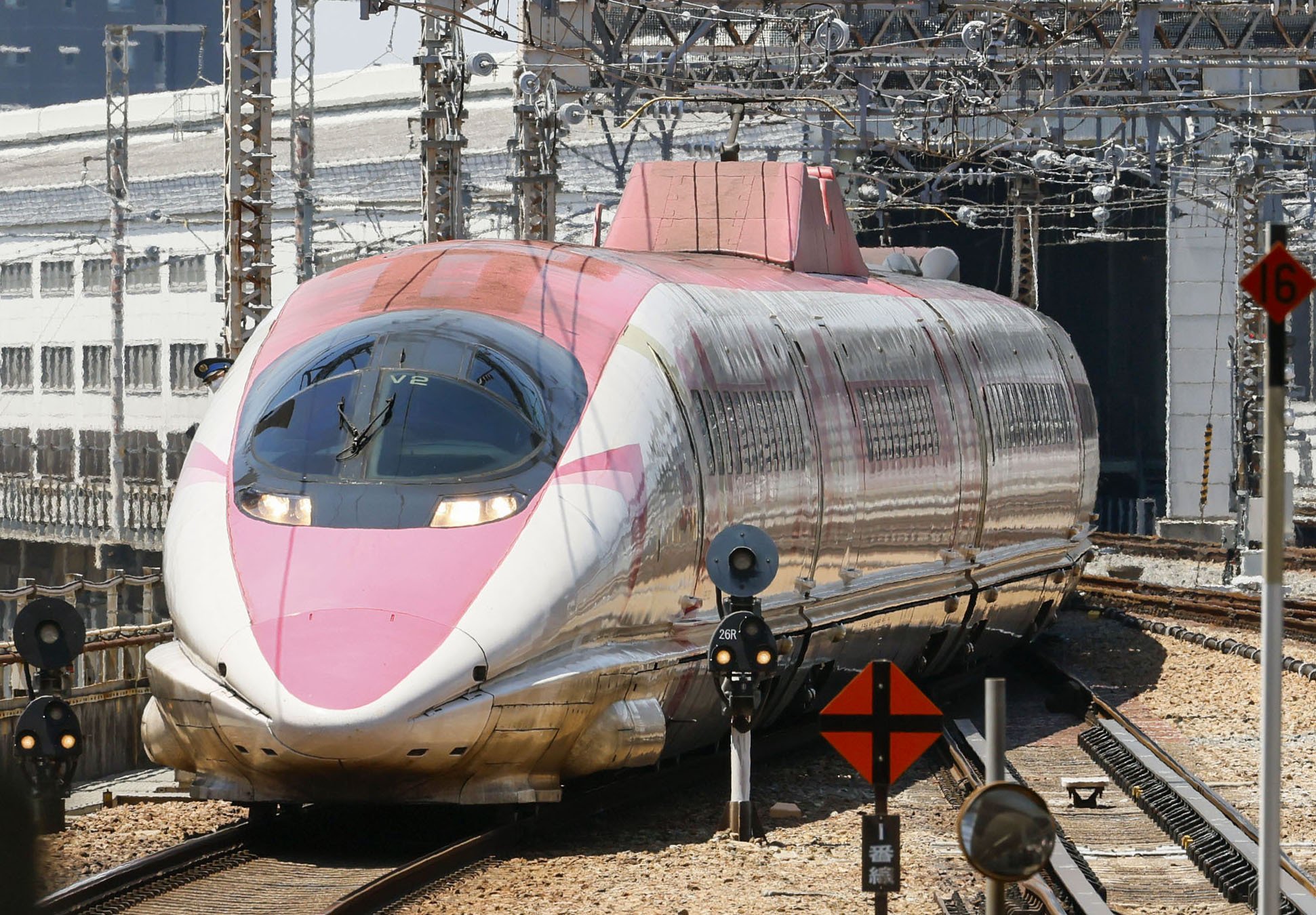 Hello Kitty Shinkansen makes final run after 8 years of operation