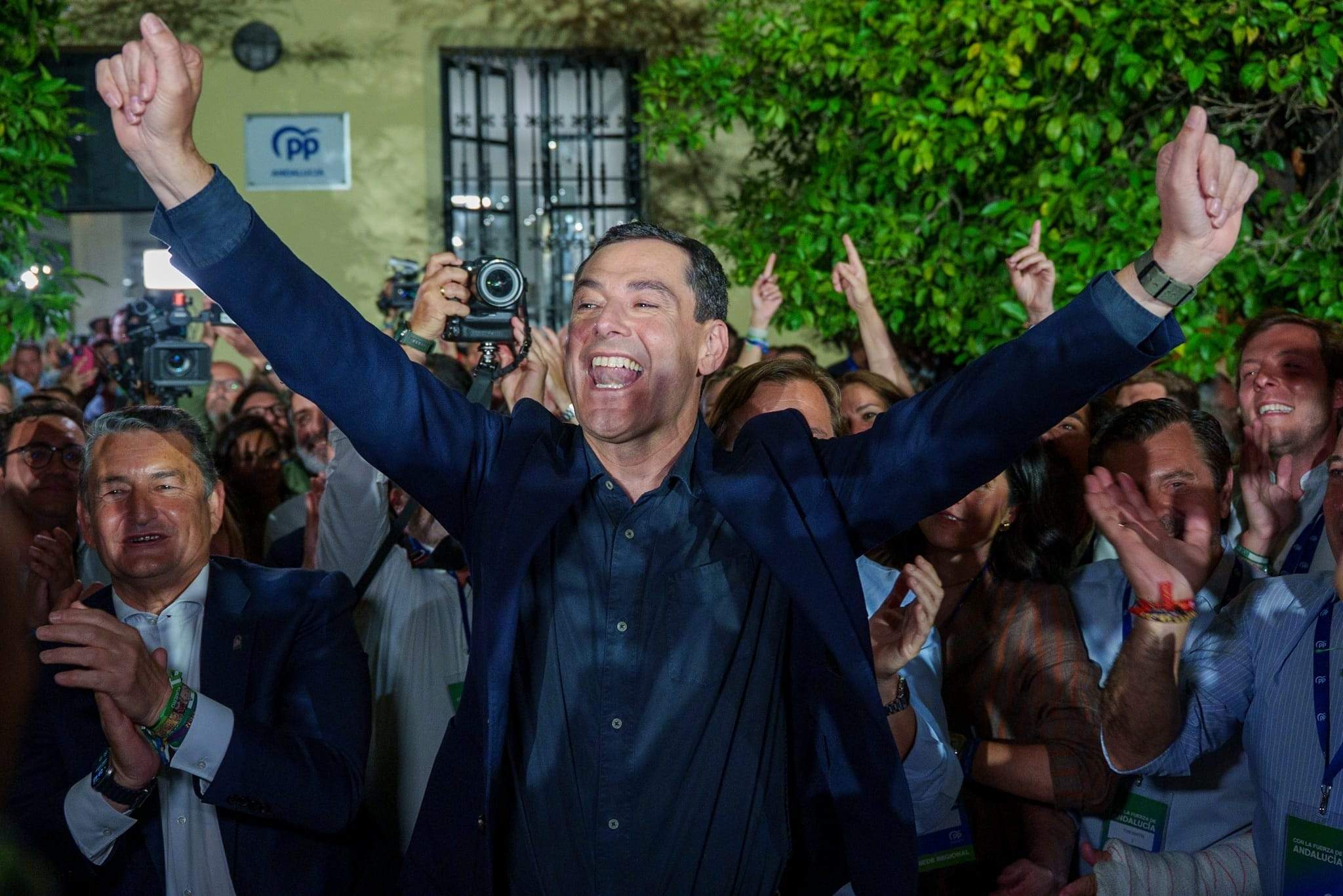 El PP pierde la mayoría absoluta en Andalucía, queda en manos de Vox y ...
