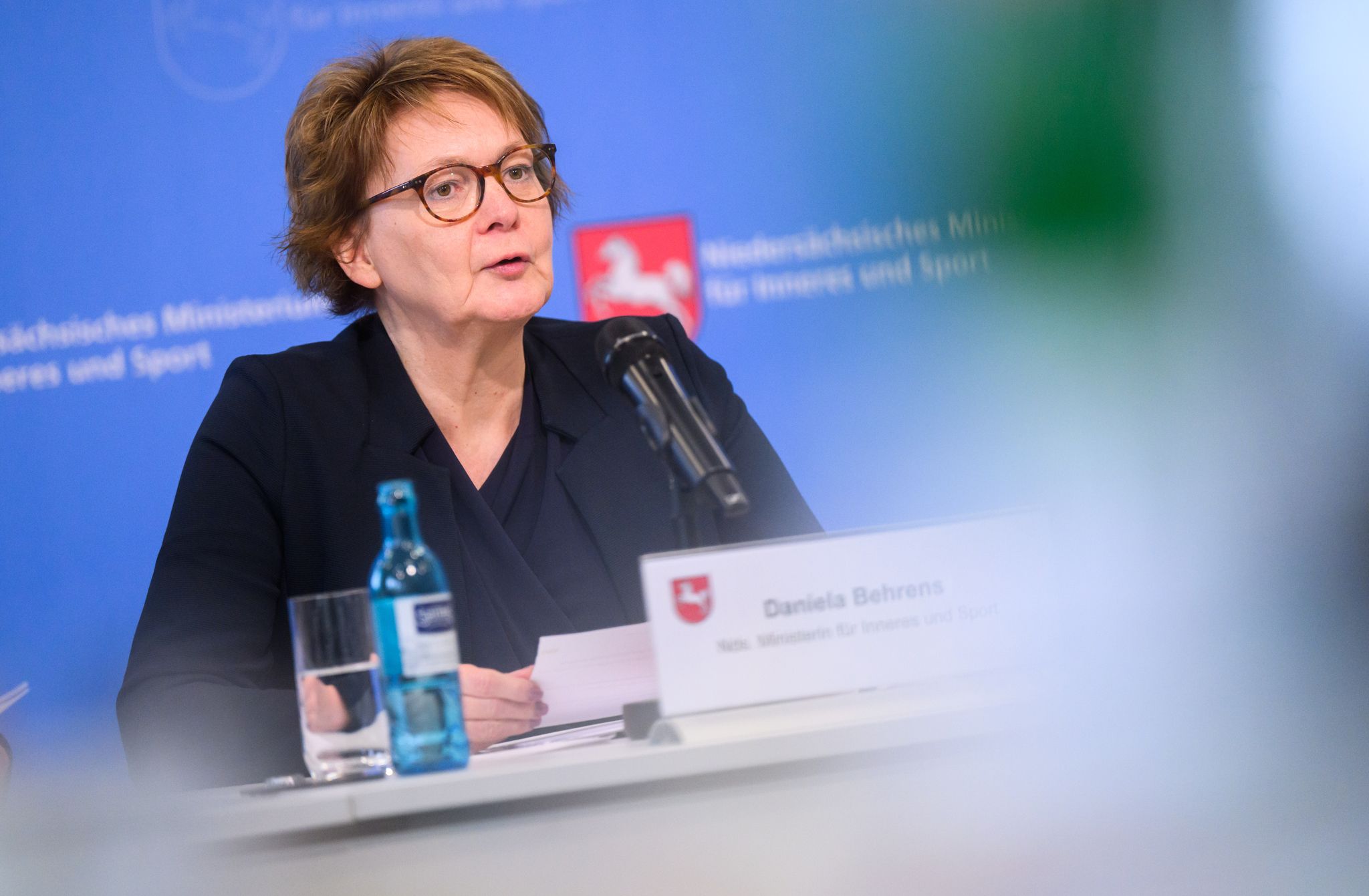 Ministerin legt Zahlen zu politisch motivierten Delikten vor