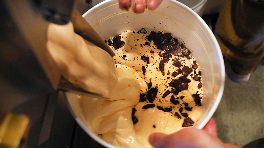 Oreo brownie and Neapolitan dirt win blue ribbons