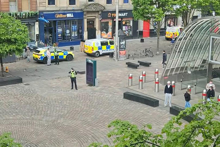 Teen stabbed in Glasgow city centre attack as police reopen busy ...