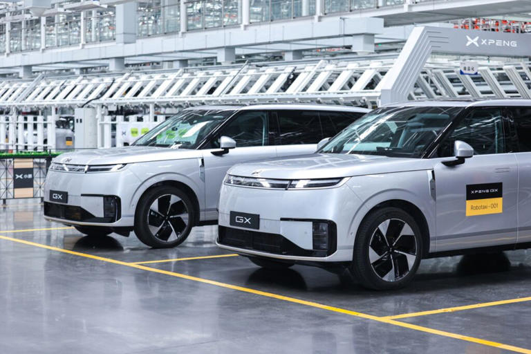 XPENG's first mass-produced Level 4 robotaxi rolls off the production ...