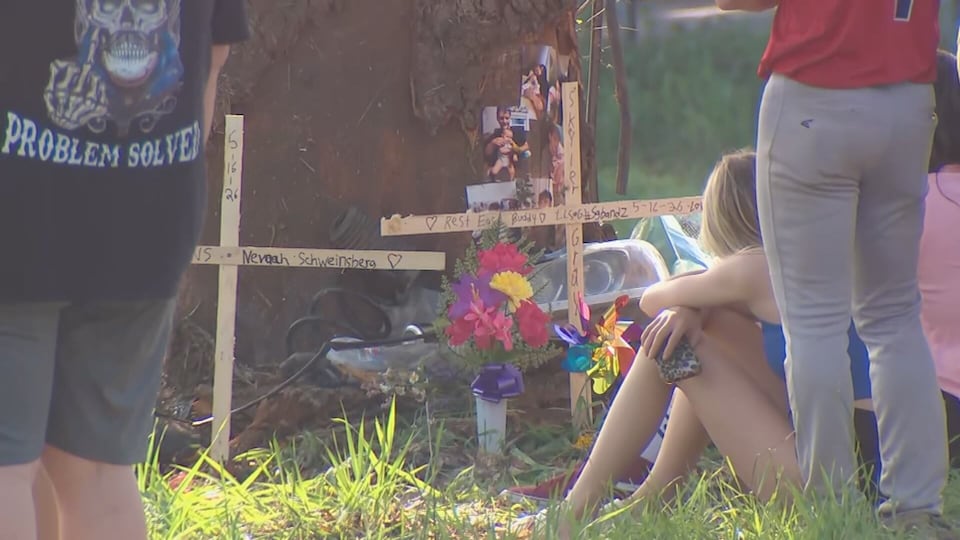 Roadside memorial honors 2 young people killed in Butler County crash
