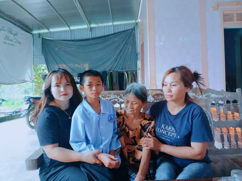 'Cánh én hồng' và hành trình thiện nguyện