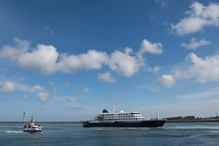 Hantavirus-stricken cruise ship docks in the Netherlands