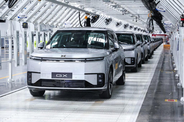 XPENG's first mass-produced Level 4 robotaxi rolls off the production ...