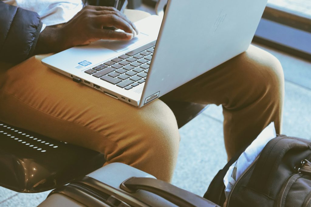 Early booking vs last minute travel: Which wins?