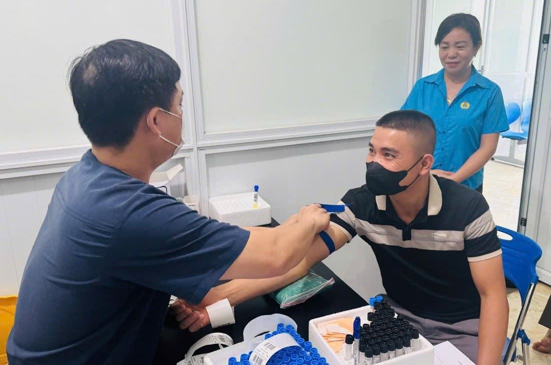 Khám bệnh miễn phí cho đoàn viên, người lao động ở Quỳ Hợp