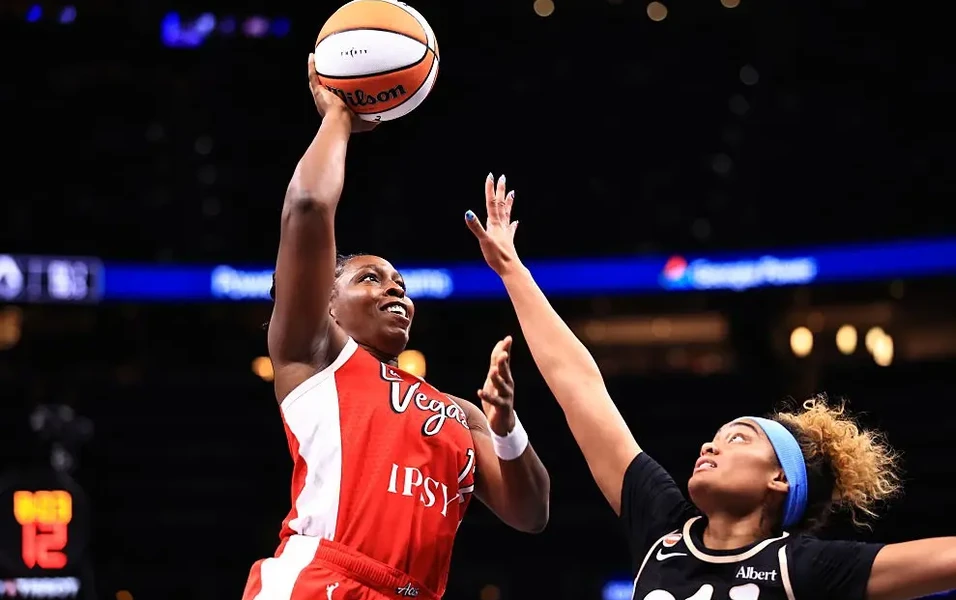 Gray's clutch jumper caps Aces' perfect road trip