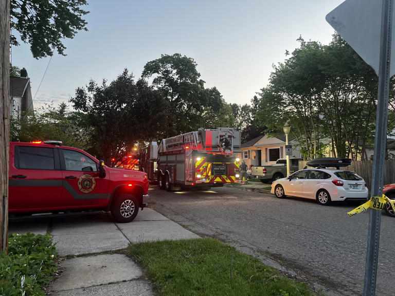 Lansing firefighters respond to early morning house fire