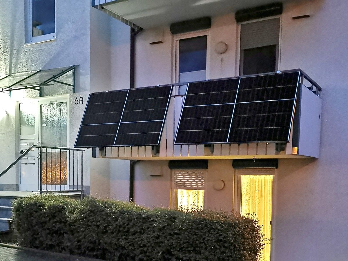 Activists push for use of plug-in balcony solar panels, but barriers remain