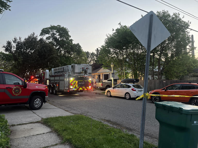 Lansing firefighters respond to early morning house fire