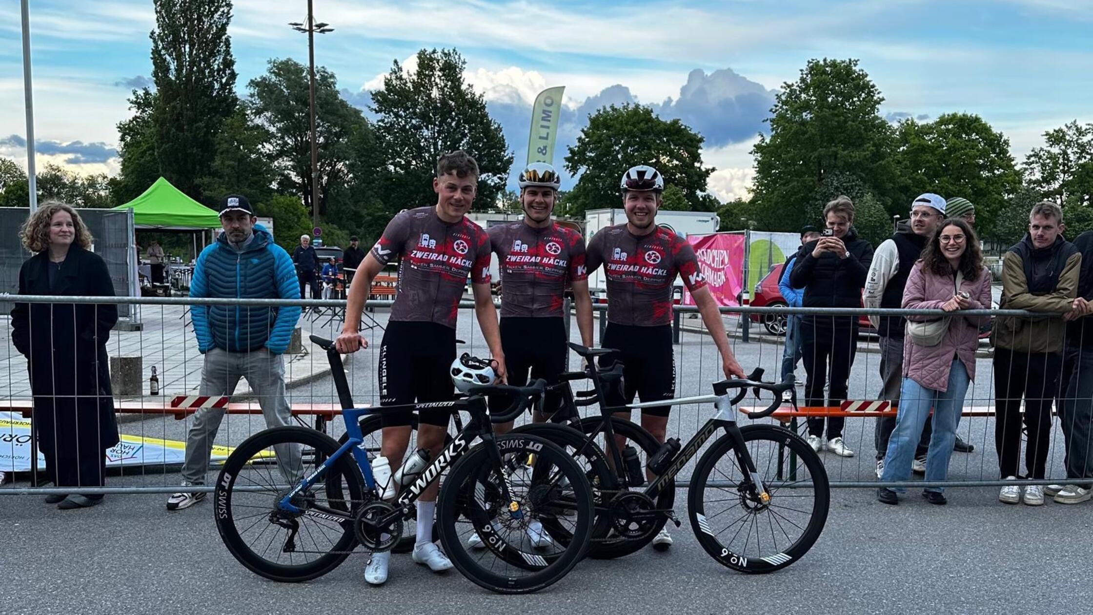Radsportler siegen bei Kriterium