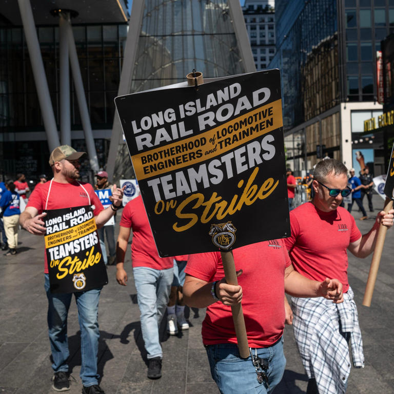 Day 3 of LIRR strike brings no clear sign of a deal as NYC commuters cope