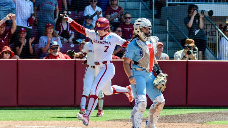 Oklahoma's offensive balance has the Sooners ready for super regionals