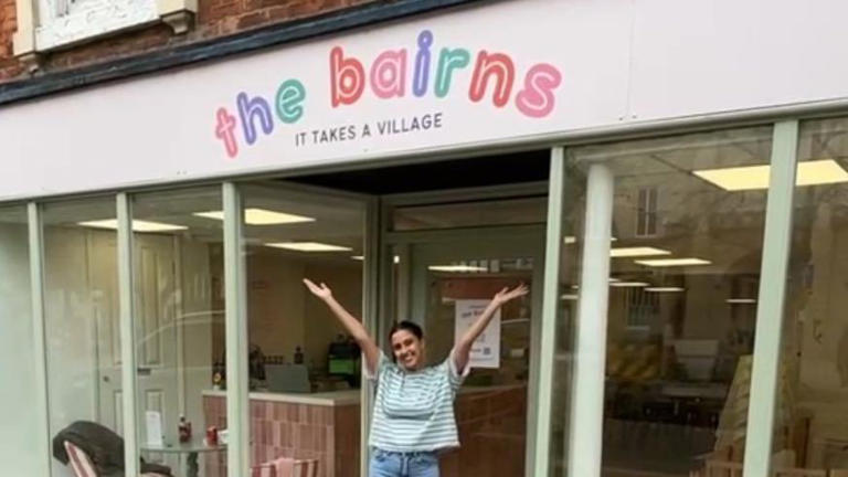 'Stubborn' cafe owner wins appeal over banned sign