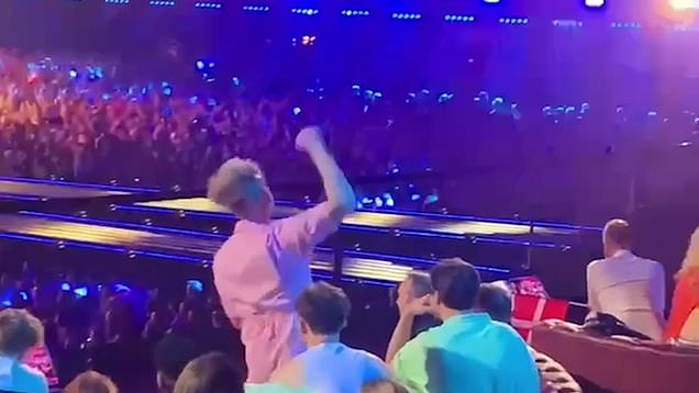 UK's Look Mum No Computer cheered on competition during Eurovision 2026