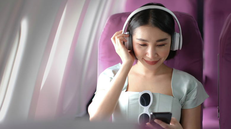 Consumer Reports has named the hands-down best noise-cancelling headphones