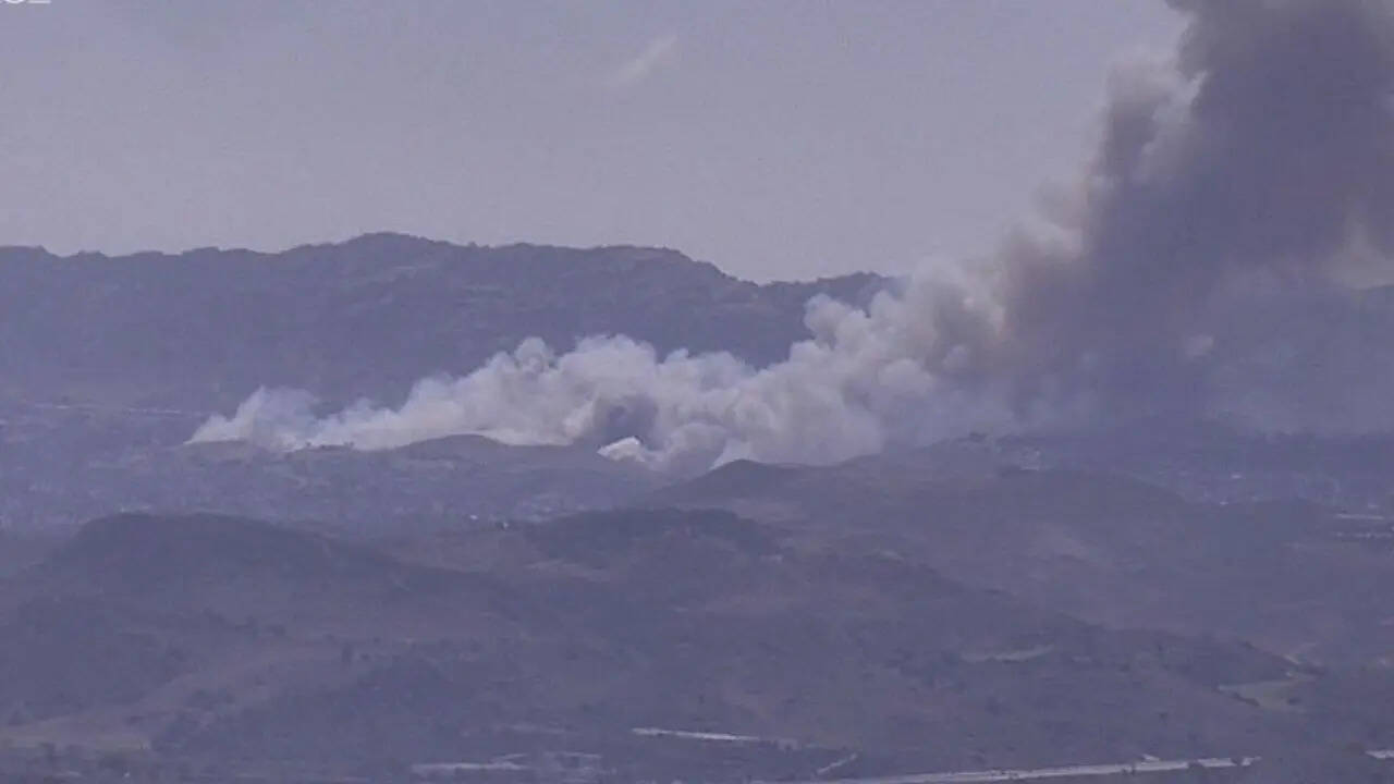 Simi Valley fire: Homes threatened as fast-moving brush blaze spreads