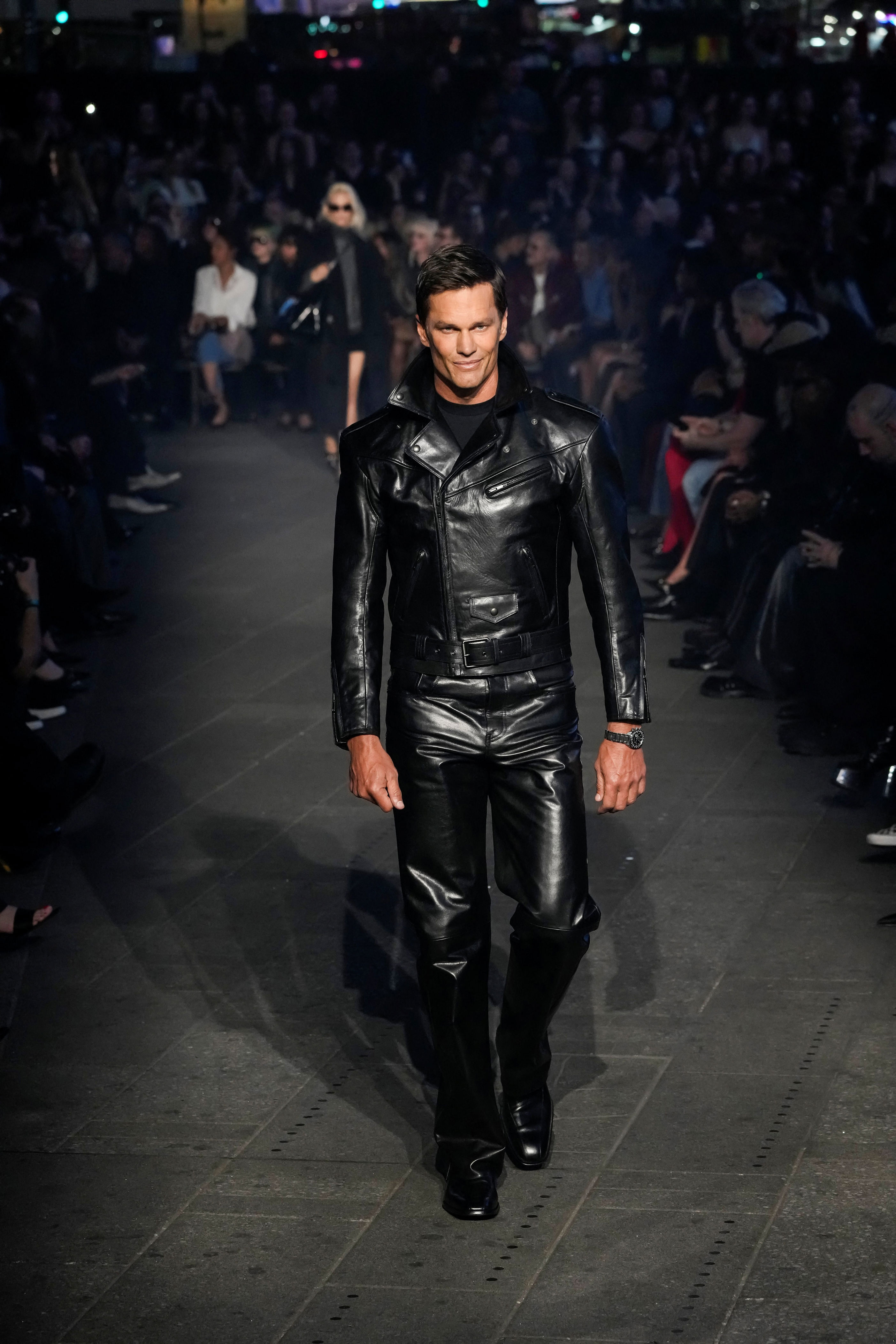 Supermodel makes surprise runway cameo at 60 years old