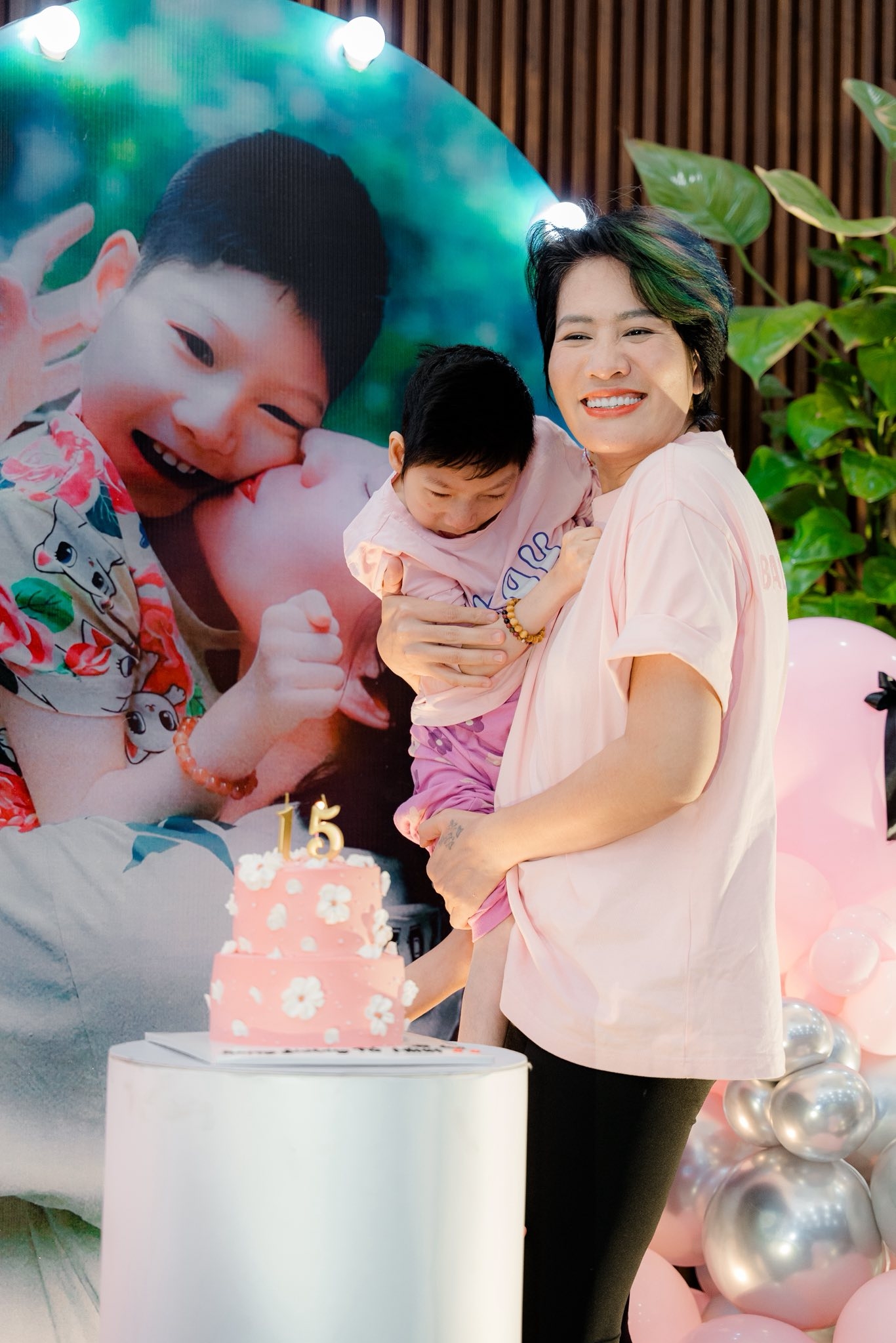 Cuộc sống diễn viên Minh Cúc bên con gái mắc bệnh bại não
