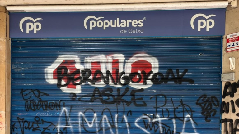 El PP vasco denuncia pintadas en su sede de Guecho (Vizcaya) a favor de ...