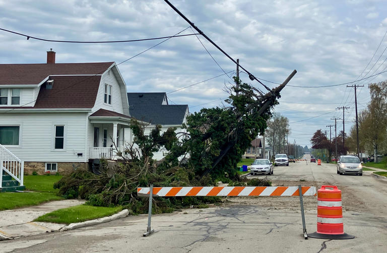 Two Rivers power mostly back after Manitowoc County storms