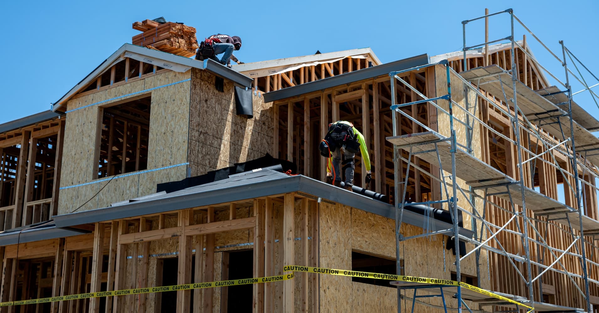 Homebuilder sentiment improves on late spring surge in demand
