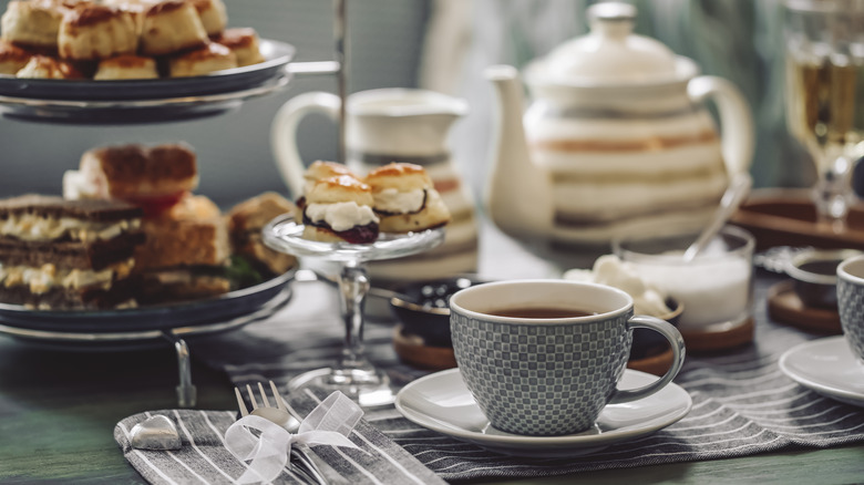 15 etiquette rules for a dreamy high tea