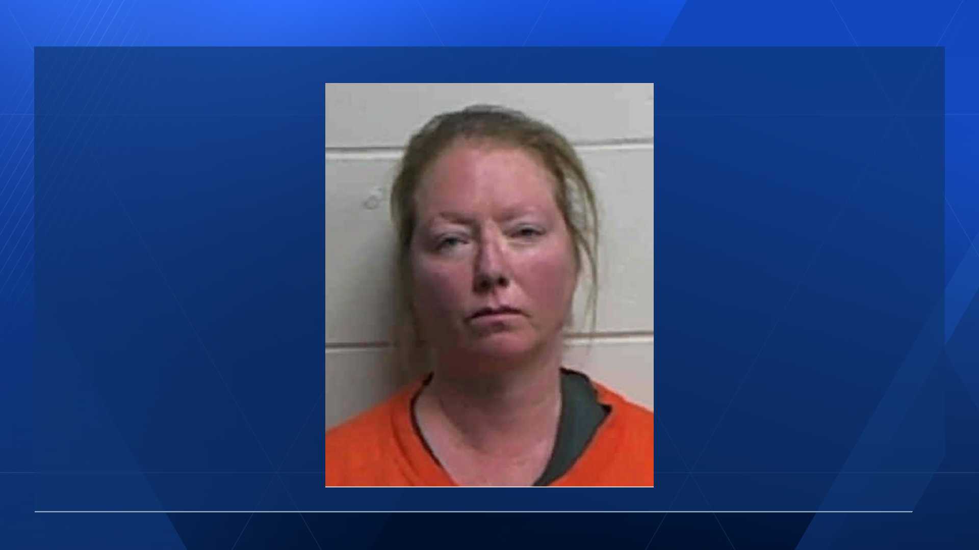 Judge sentences Iowa woman to prison for killing her boyfriend