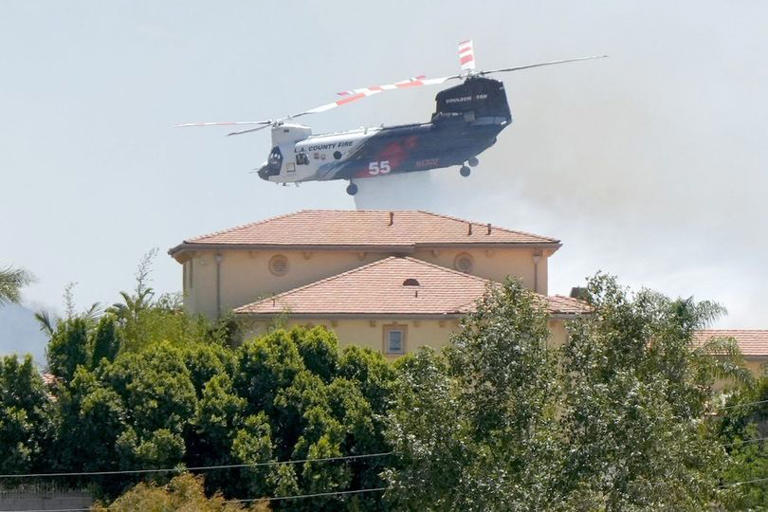 Massive Simi Valley fire scorches 184 acres as residents forced to evacuate