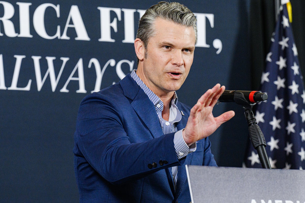 Hegseth mimics Trump during impression at campaign rally