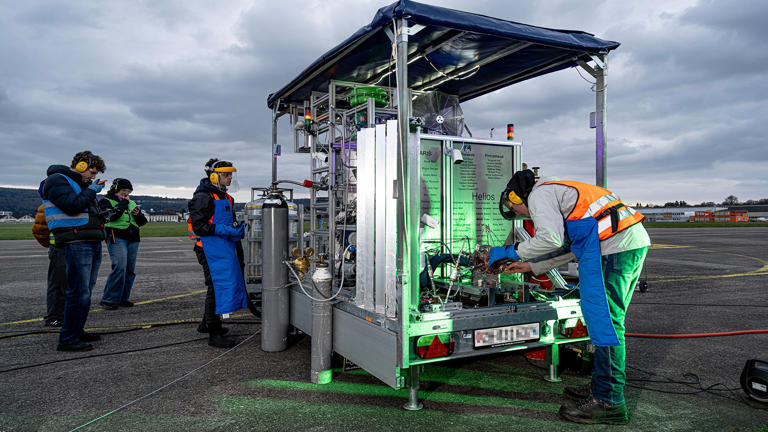 Students test rotating rocket engine with 20,000 blasts per second for ...